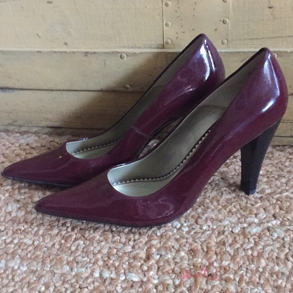 ANNE KLEIN OXBLOOD RED BURGUNDY POINT PATENT LEATHER HIGH HEEL SHOES PUMPS 8.5 - Picture 4 of 10